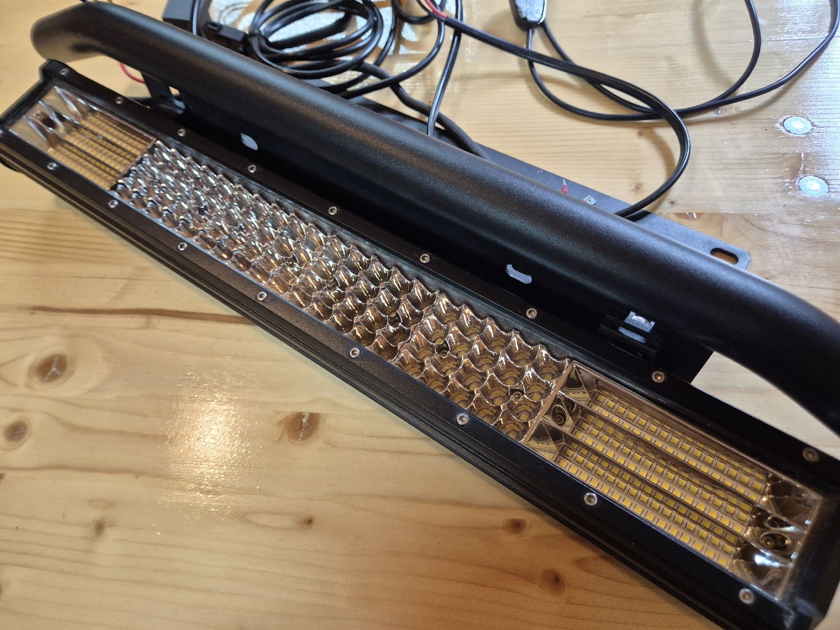 Fari: SKYWORLD Kennzeichenhalter mit LED Light Bar / Scheinwerfer – Usato da Derendingen venduto da mburri11 1