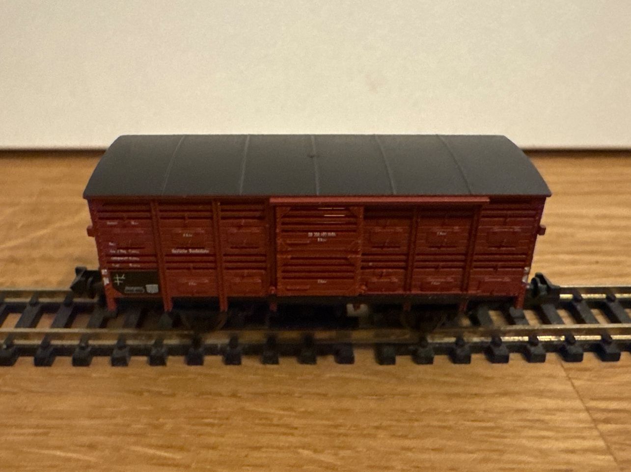 Fleischmann Modellini di ferrovie: Fleischmann 8354 Gedeckter Güterwagen – Nuovo (secondo la descrizione) da Schlierbach venduto da Look8
