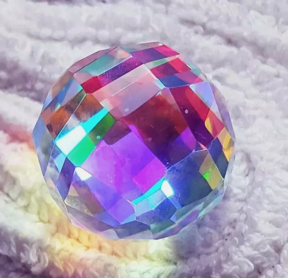 Pietre preziose: Rainbow Mystic 64,5ct Ball Shape Gemstone Certified – Nuovo e nell'imballaggio originale da Genève venduto da AWWA 1