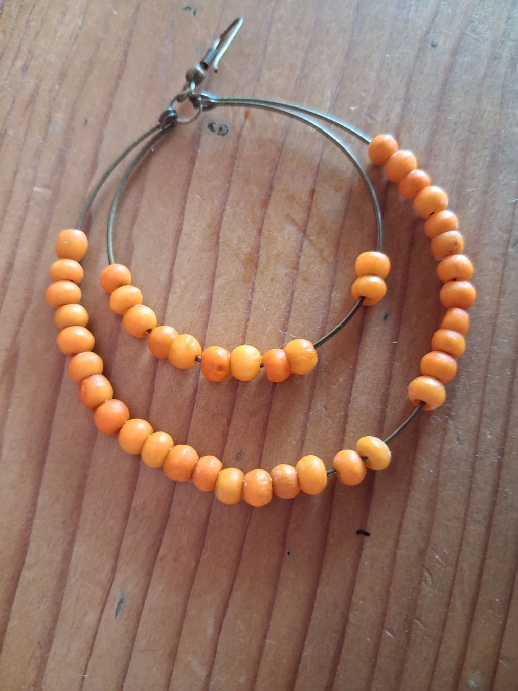 Orecchini pendenti & Orecchini a lobo: Modische Ohrringe mit orangen Holzperlen – Usato da Wald ZH venduto da e8e 5