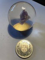 Sfera decorativa in vetro con inclusione di quarzo naturale
