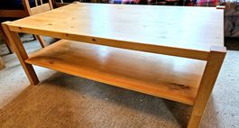 Couchtisch Holz massiv mit Ablage guter Zustand