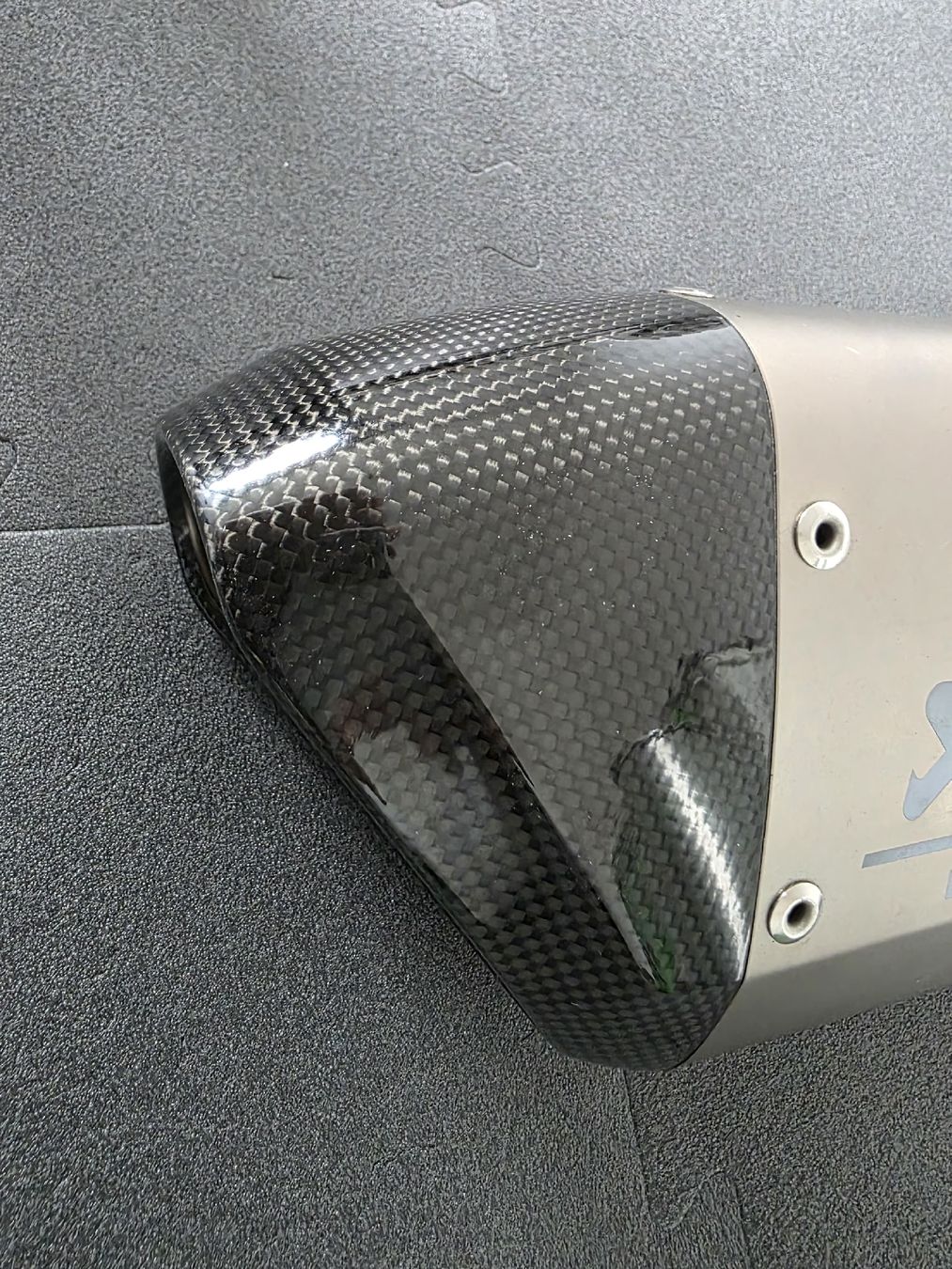 BMW Auspuffanlagen: Akrapovic K69 Endschalldämpfer – Gebraucht aus Belp von Ginus85 3