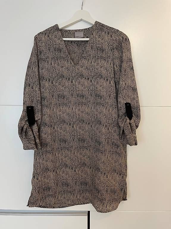 Vestiti: Kleid mit langen Ärmeln – Usato da Düdingen venduto da RiBruger 3