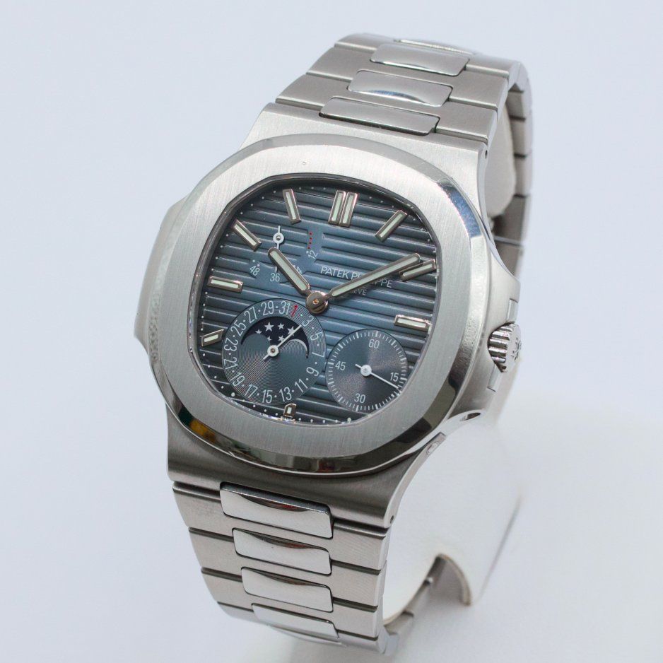 Patek Philippe Orologi: Patek Philippe Nautilus - 5712/1A - Full set 2020 – Usato da Lausanne venduto da Tawatch