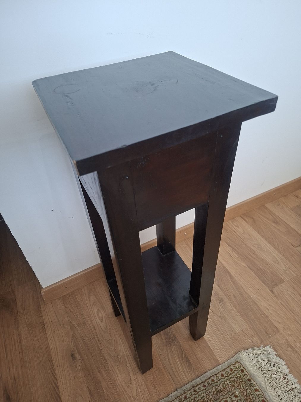 Comodini: Beistelltisch mit Schublade dunkelbraun. – Usato da Glattbrugg venduto da cub_w7l8 3