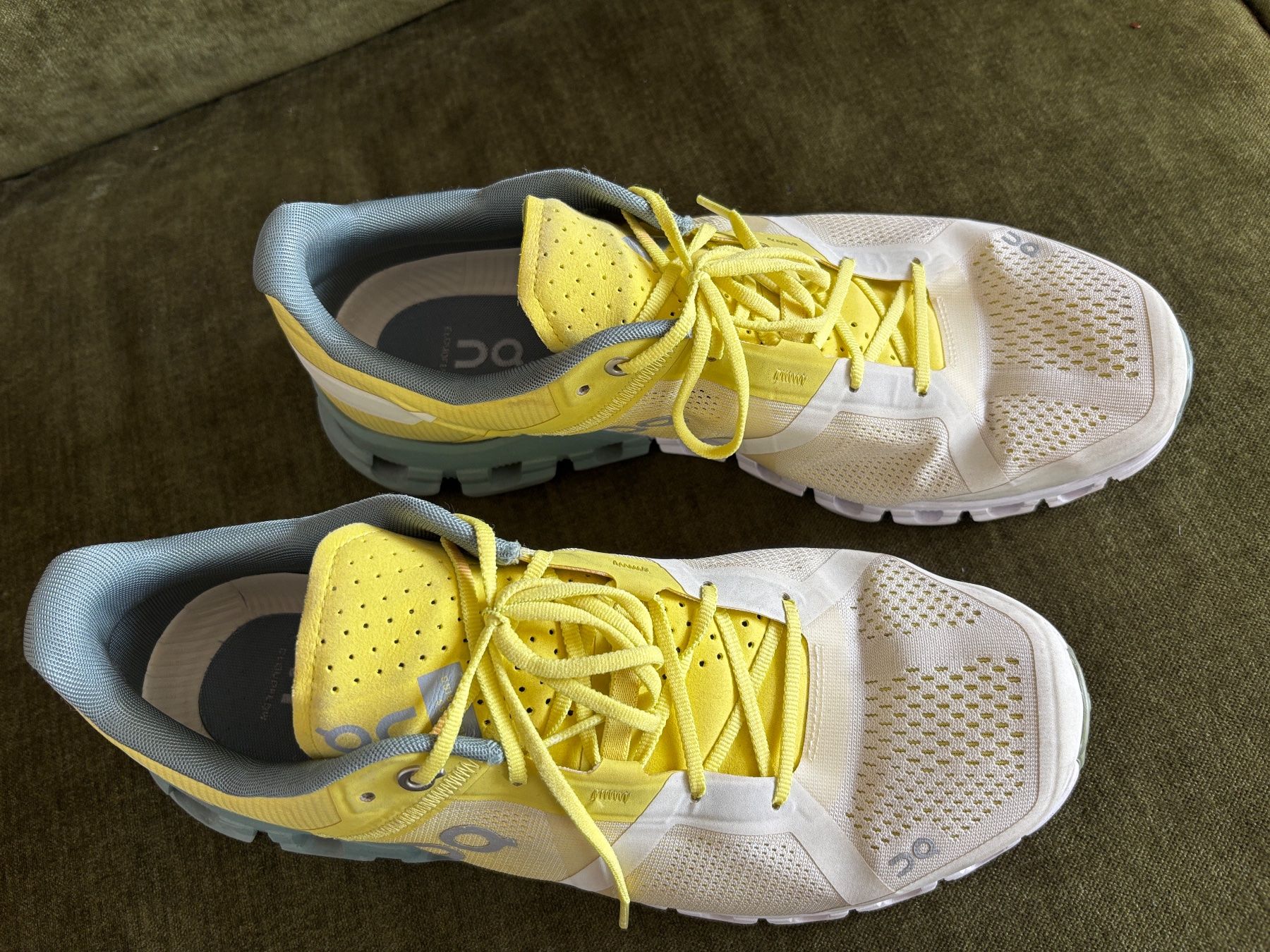 On Scarpe da uomo: On Cloudflow Laufschuhe Joggingschuhe – Usato da Herrliberg venduto da Tcardo 1