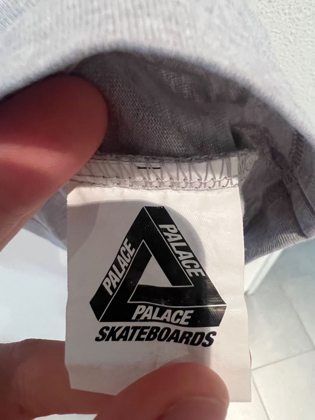 Palace T-shirt: Graues Palace T-Shirt – Usato da Dielsdorf venduto da Anthony111 2