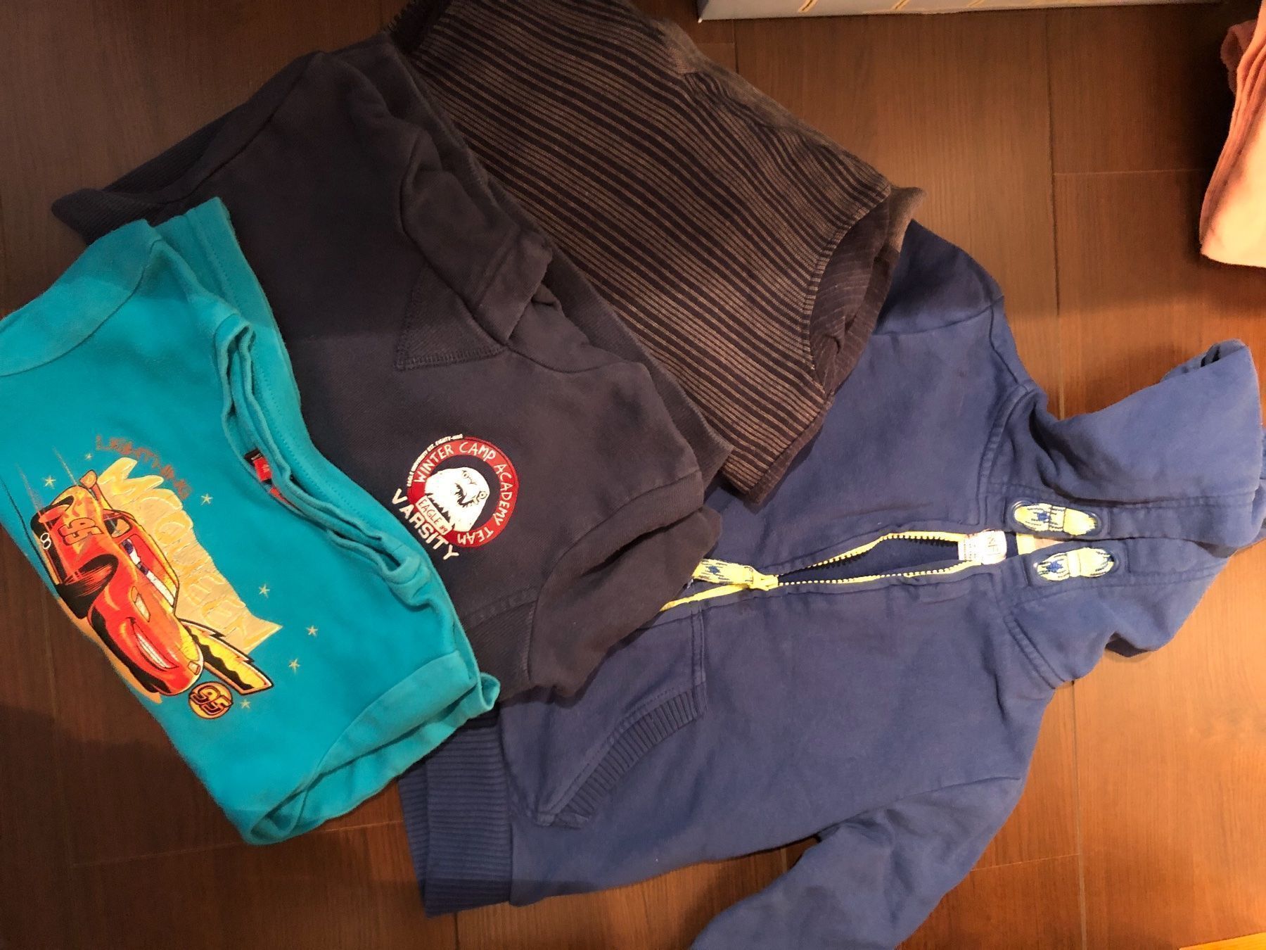 Lotti & Set di vestiti: Lot pulls + veste taille 98 – Usato da MARLY venduto da AISLEE 1