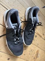 Nike Trainingsschuhe schwarz/grau Grösse 41 guter Zustand
