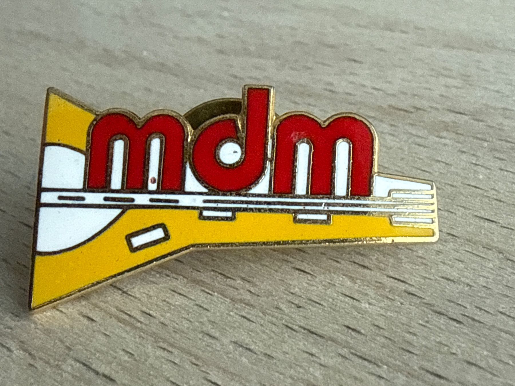 Placchette & Badge: Pin MDM – Usato da Glattbrugg venduto da Schweigmatt