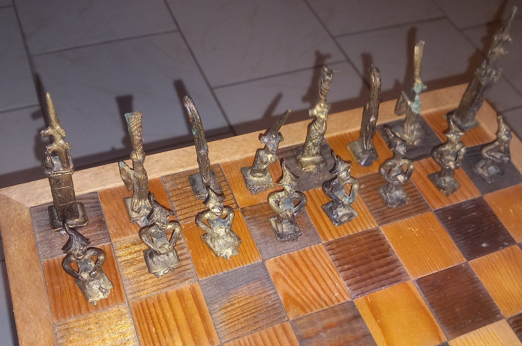 Giochi: SCHACHFIGUREN UND BRETT – Usato da Ried-Brig venduto da ugukim