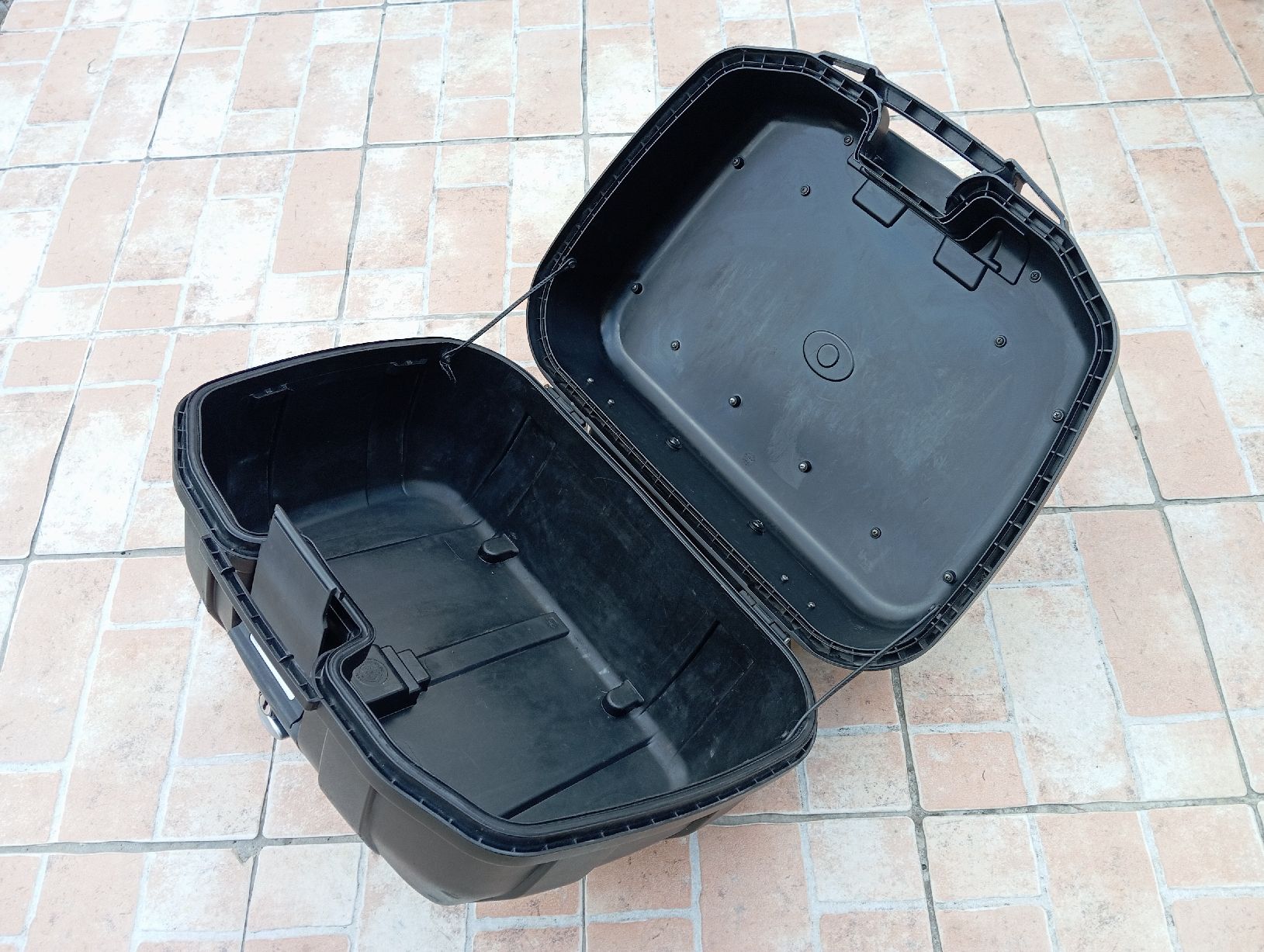 Givi Topcases: GIVI - Top Case GRAND - GIVI – D'occasion à Massongex par  1