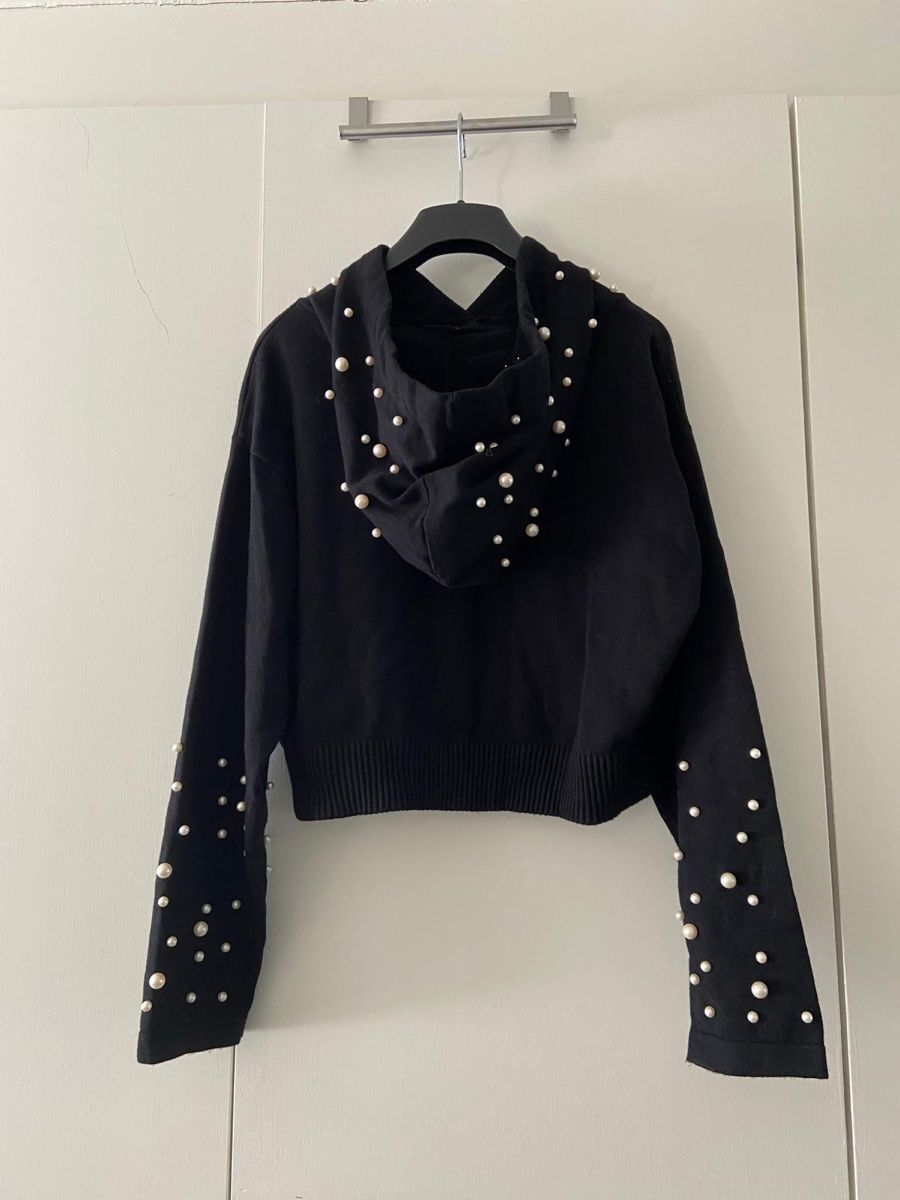 Pullover & Sweatshirts: Pullover schwarz mit Kapuze – Gebraucht aus Thalwil von Leo33x 1