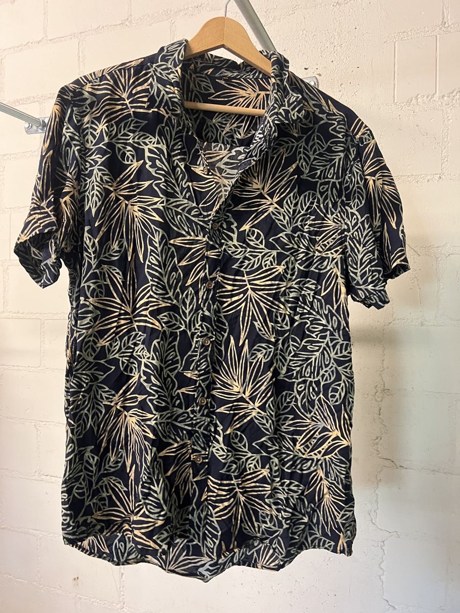 Camicie: Herren Hemd Kurzarm Grösse XL floral  – Usato da Rotkreuz venduto da Migu2012