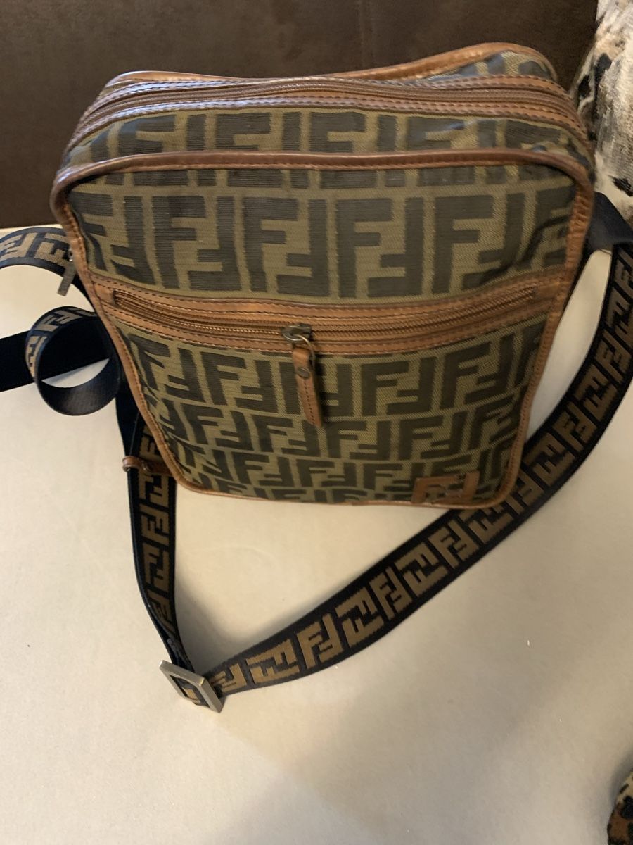 Fendi Taschen für Damen: Fendi Umhängetasche – Gebraucht aus Bergdietikon von zor_856j