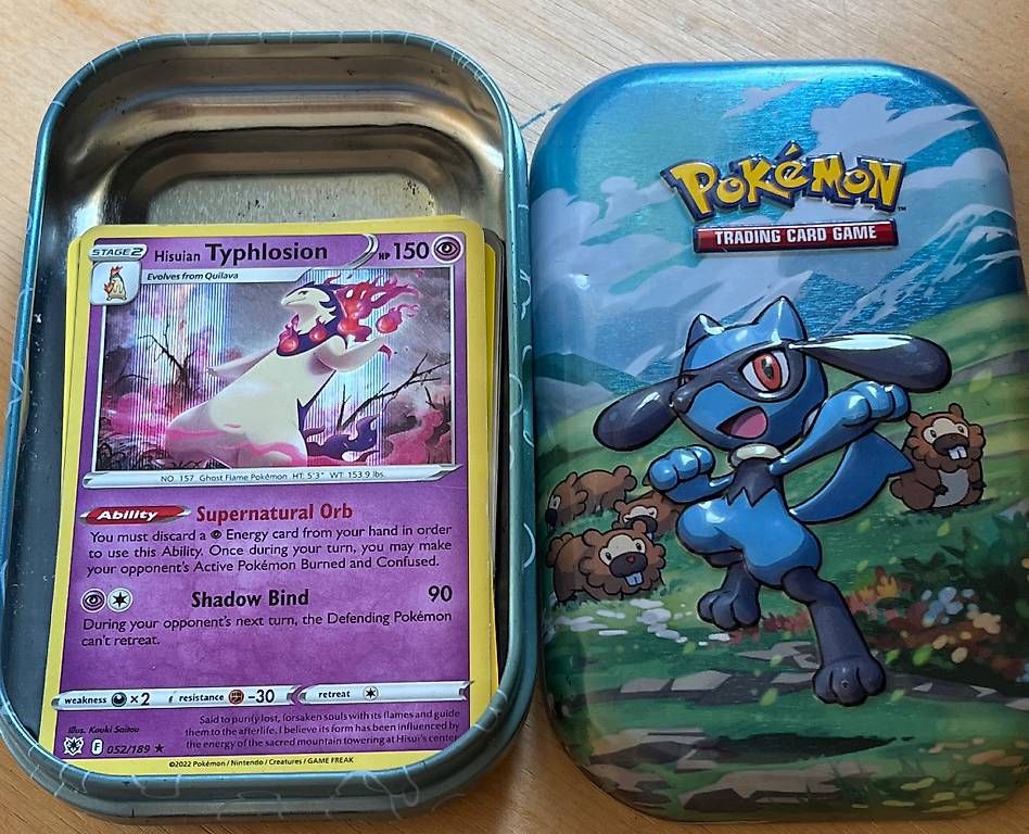 Carte collezionabili: 16 random Pokémon Karten mit Metallbox – Usato da Grenchen venduto da mammamia25