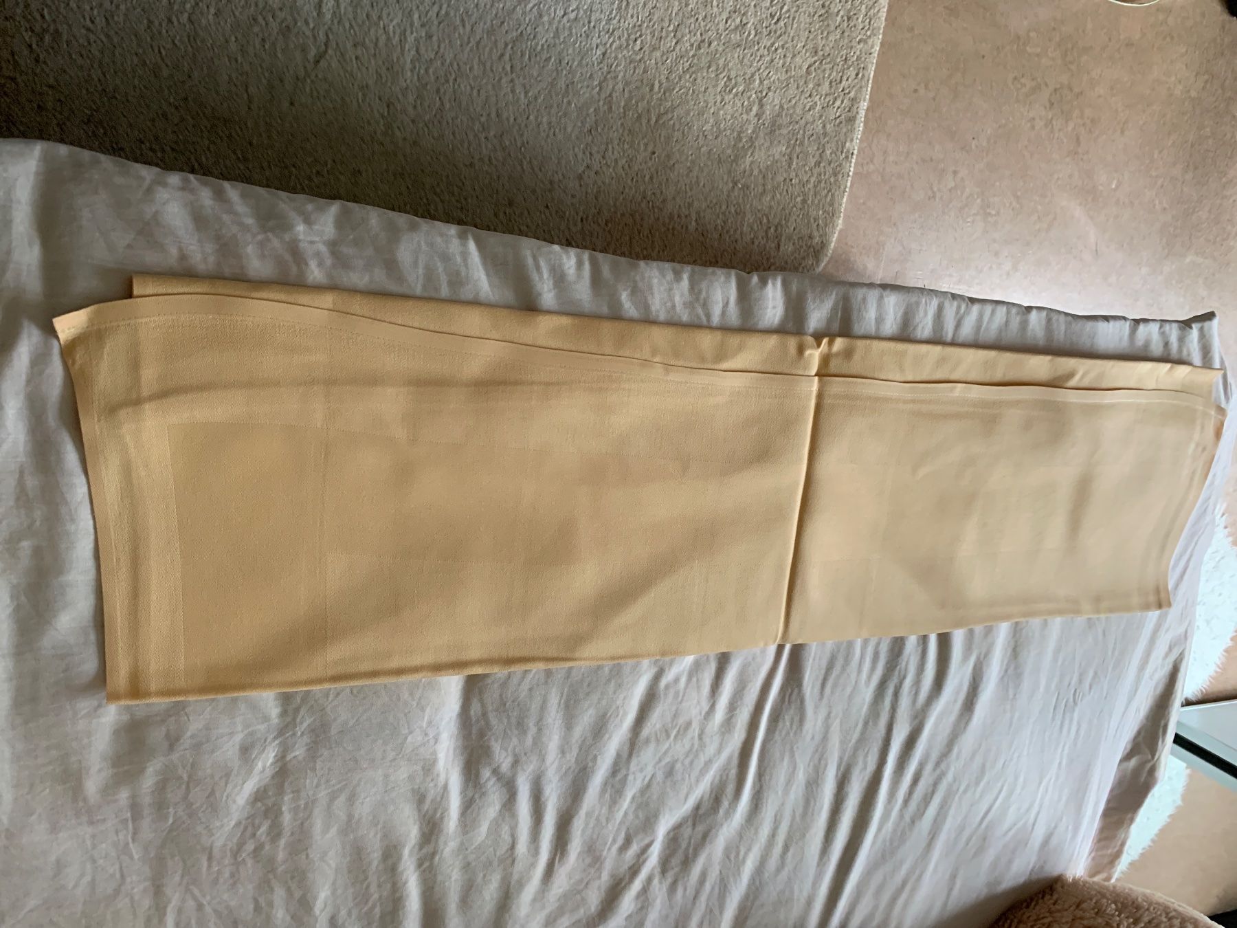Altra biancheria da tavola: Tischtücher Napperons 100x100 cm – Usato da Zürich venduto da Olimpied 4