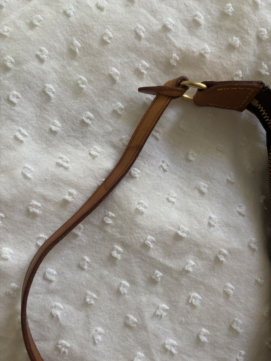 Louis Vuitton Sacs femmes: Vintage Louis Vuitton Pochette Accessoires Monogram – D'occasion à Reinach BL par jhe_8rdg 5