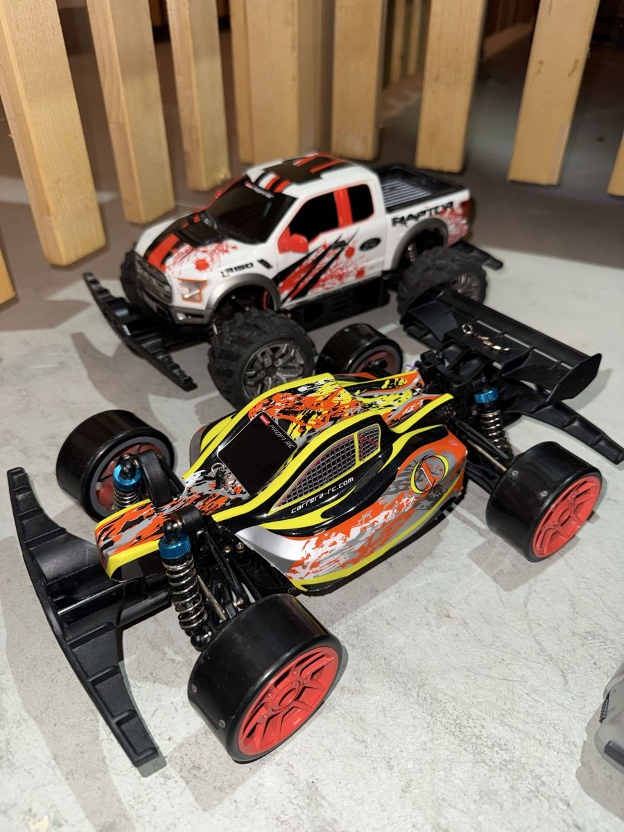Carrera RC Kits de montage: RC Autos 2x Carrera Profi  – Défectueux à Aadorf par Apoly 1