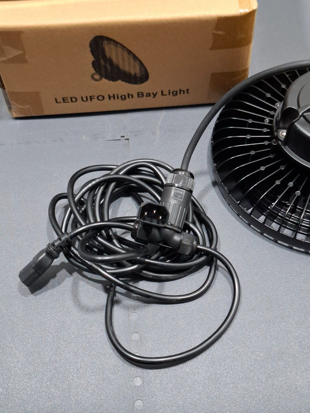 Lampade: Lampe LED UFO High Bay 100 W – Nuovo e nell'imballaggio originale da Villars-Ste-Croix venduto da pau_8fls 2