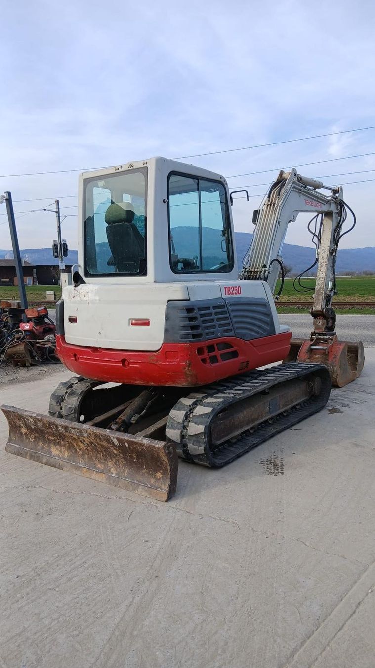 Takeuchi Escavatori: Raupenbagger Takeuchi 5 Tonnen Bagger – Usato da Niederbipp venduto da baggerch 3