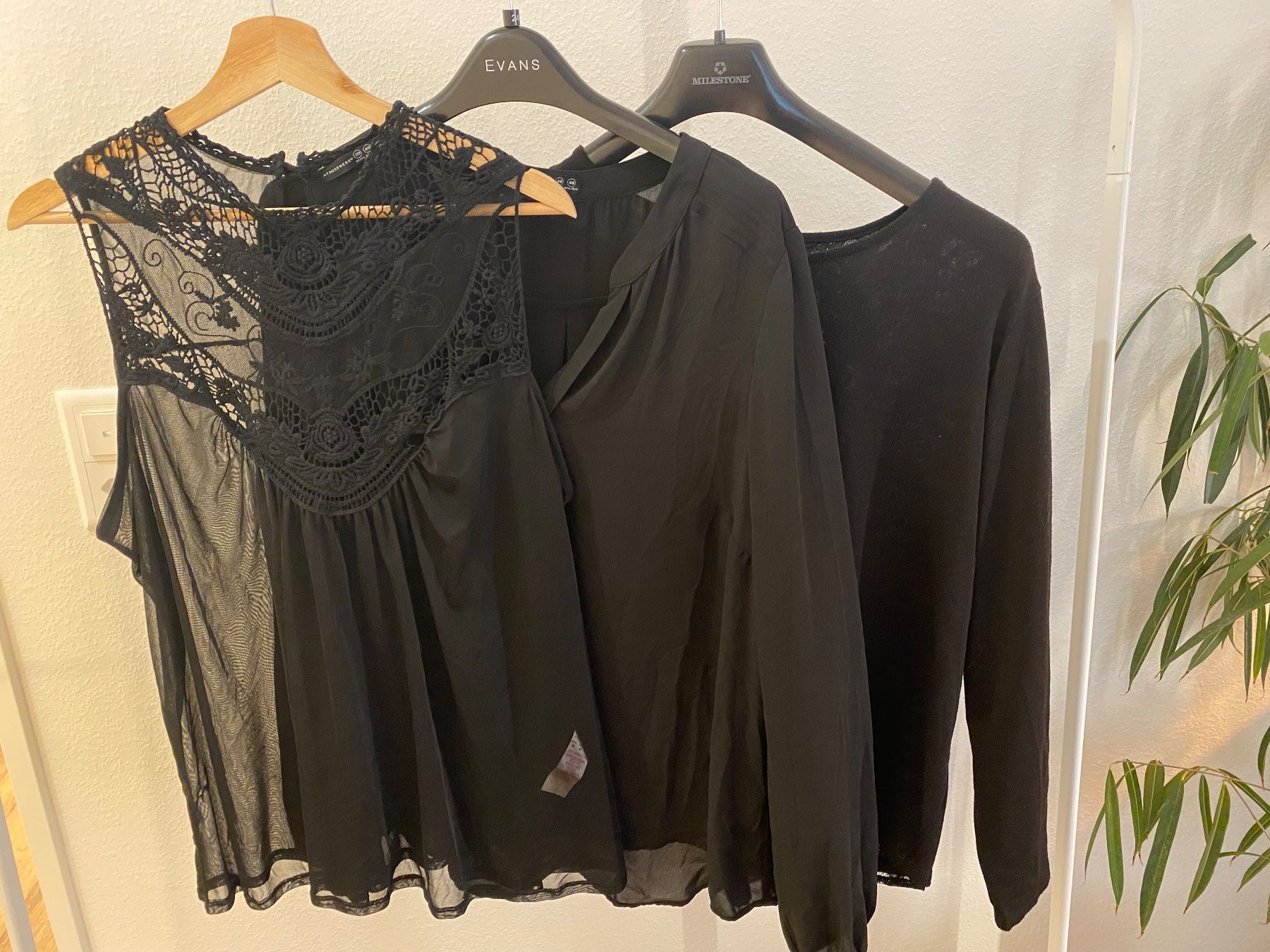 Lotti di vestiti: 3 Oberteile (Top, Bluse, Pullover) schwarz Gr. 46 – Usato da Pratteln venduto da a23_j2gs