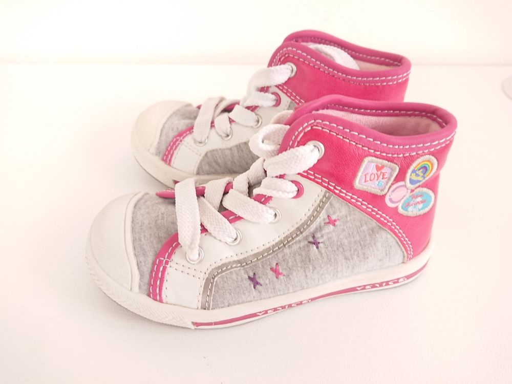 Schuhe für Mädchen: Mädchen Sneaker Freizeitschuhe Venice Gr. 24 Grau/Pink – Gebraucht aus Hallau von CHACLA
