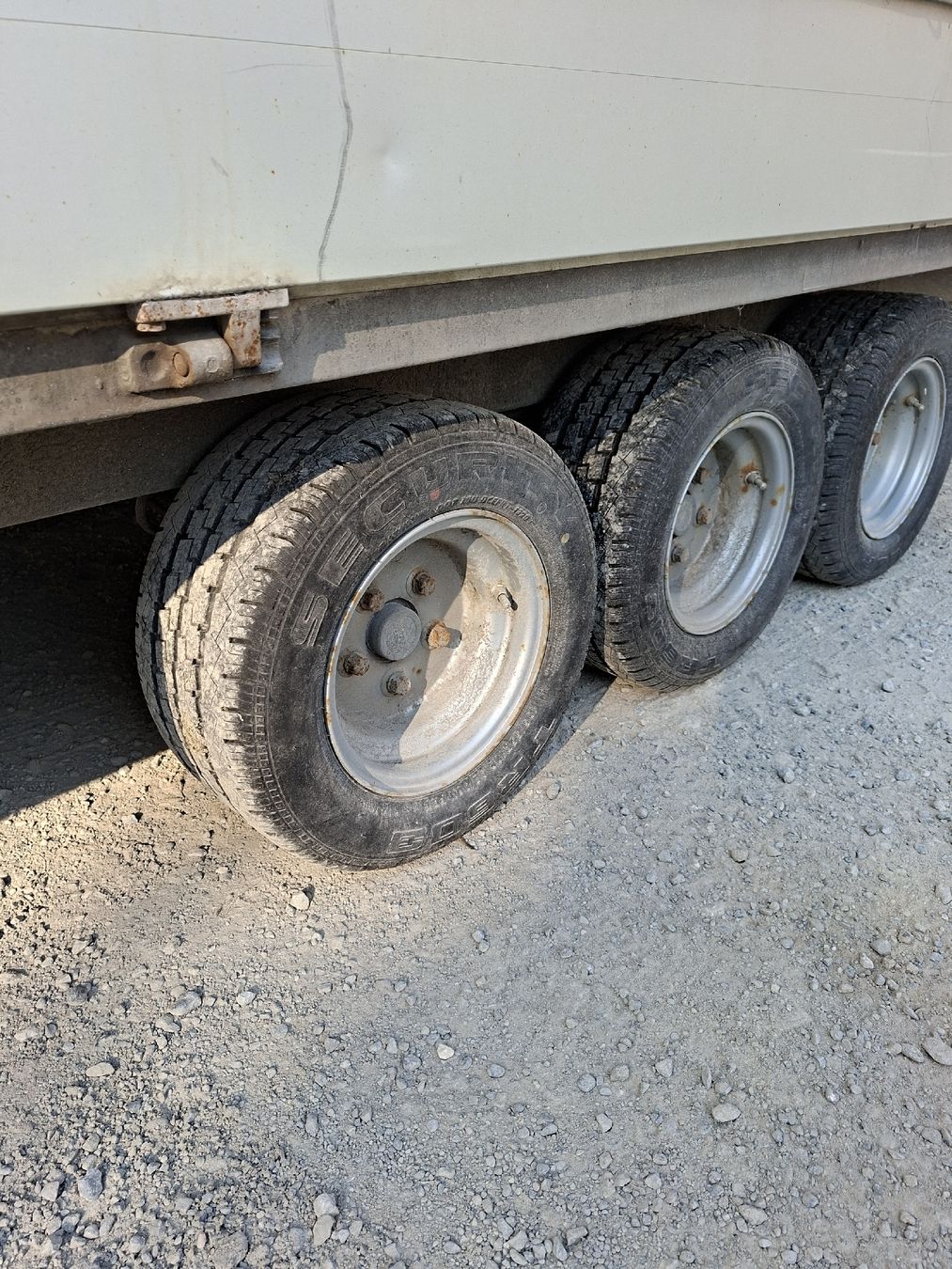Anhänger: Kippannhänger – Gebraucht aus Sent von Tours_suren 1