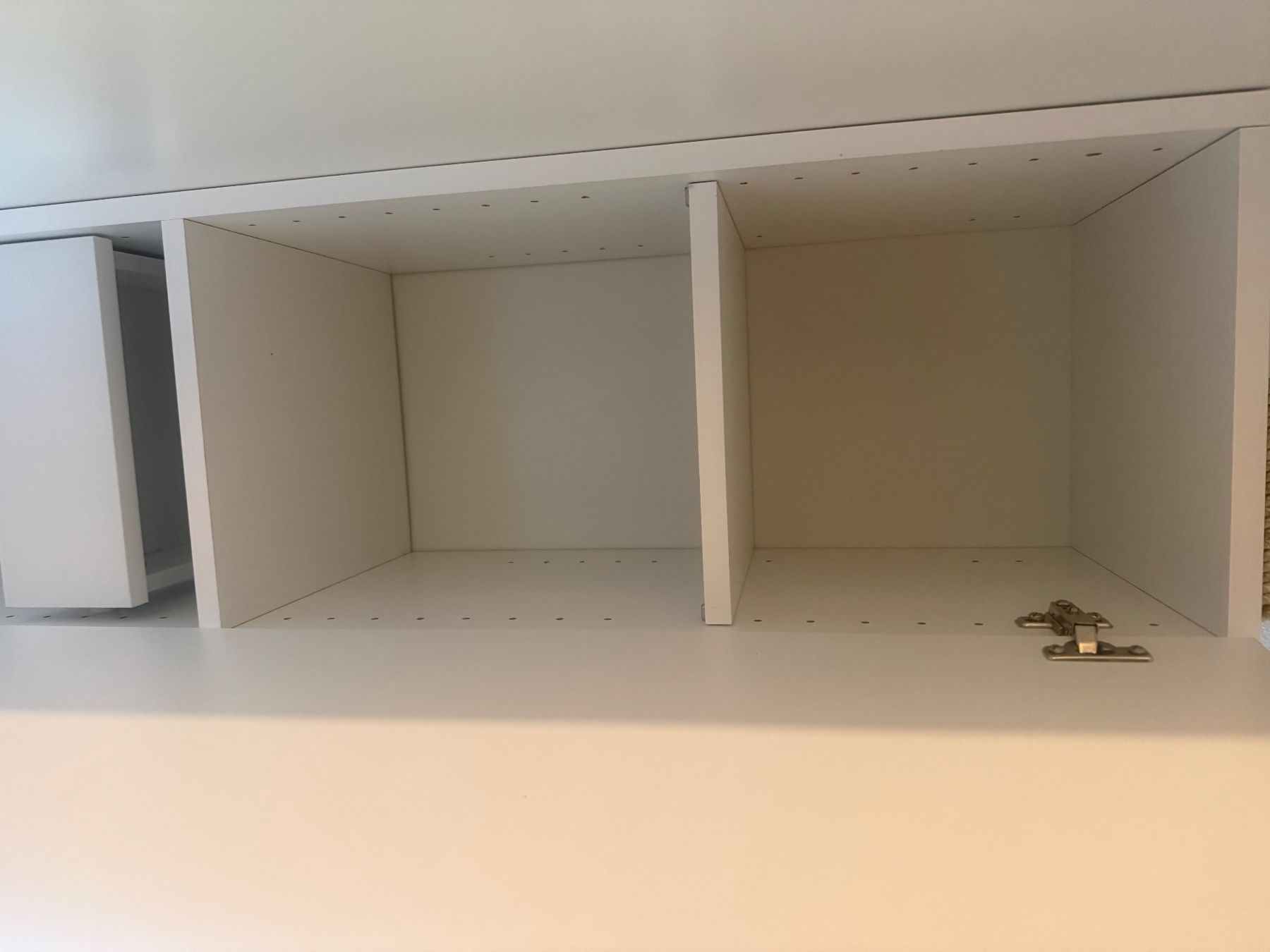 Pfister Schränke: White Bathroom Cabinet - 2 piece – Gebraucht aus Adliswil von Sale12 8