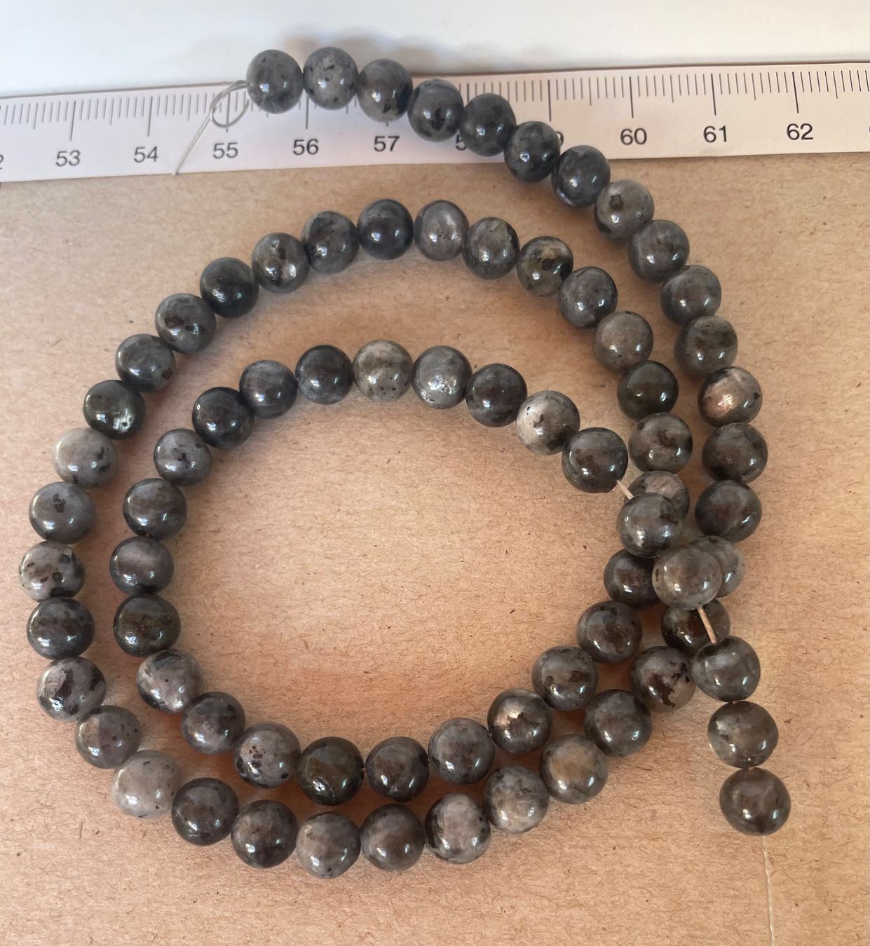 Catenine: Labradorit  grau-schwarz extra!!!  7mm    rund      speziell – Nuovo e nell'imballaggio originale da Leuggern venduto da gemshow 7