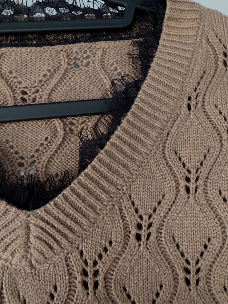 Maglioni & Felpe: Pull ajouré camel avec dentelle noire – Usato da Lausanne venduto da Flomag 1