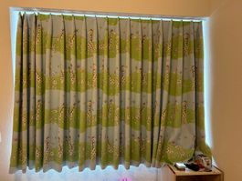Rideau de nuit, hauteur 134 cm largeur 167 cm