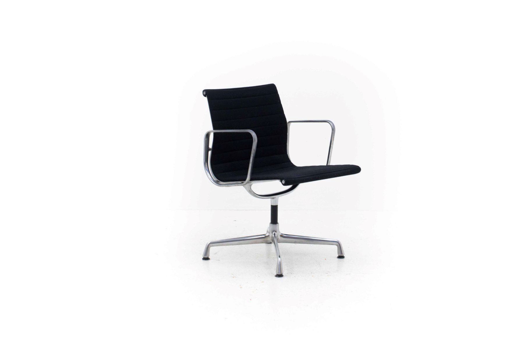 Vitra Stühle: Eames EA 107 Bürostuhl in Schwarz Vitra – Gebraucht aus Zürich von STUZH38 1