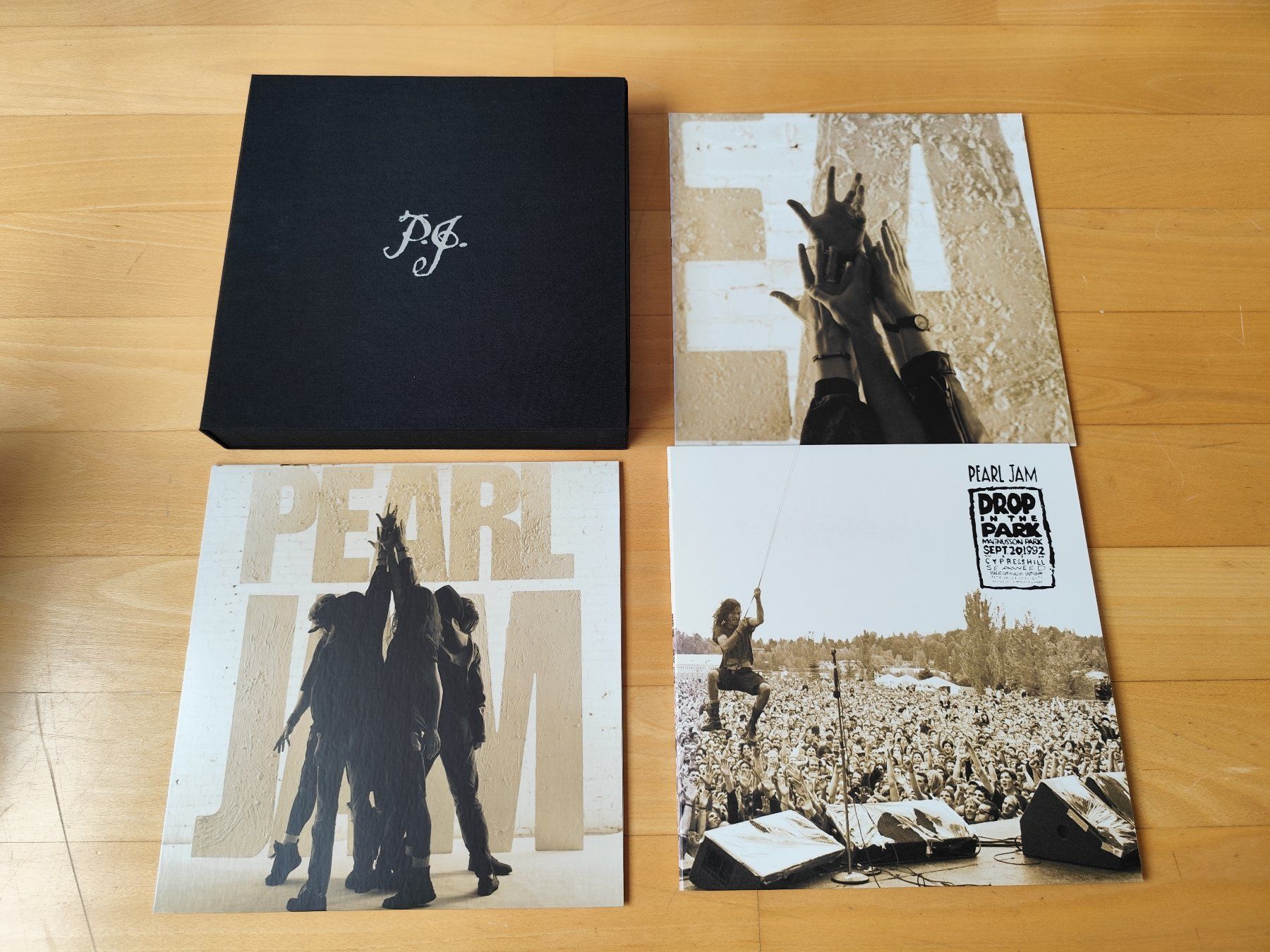 Dischi in vinile: Pearl Jam Ten Super Deluxe box – Usato da Zofingen venduto da Debohli 2