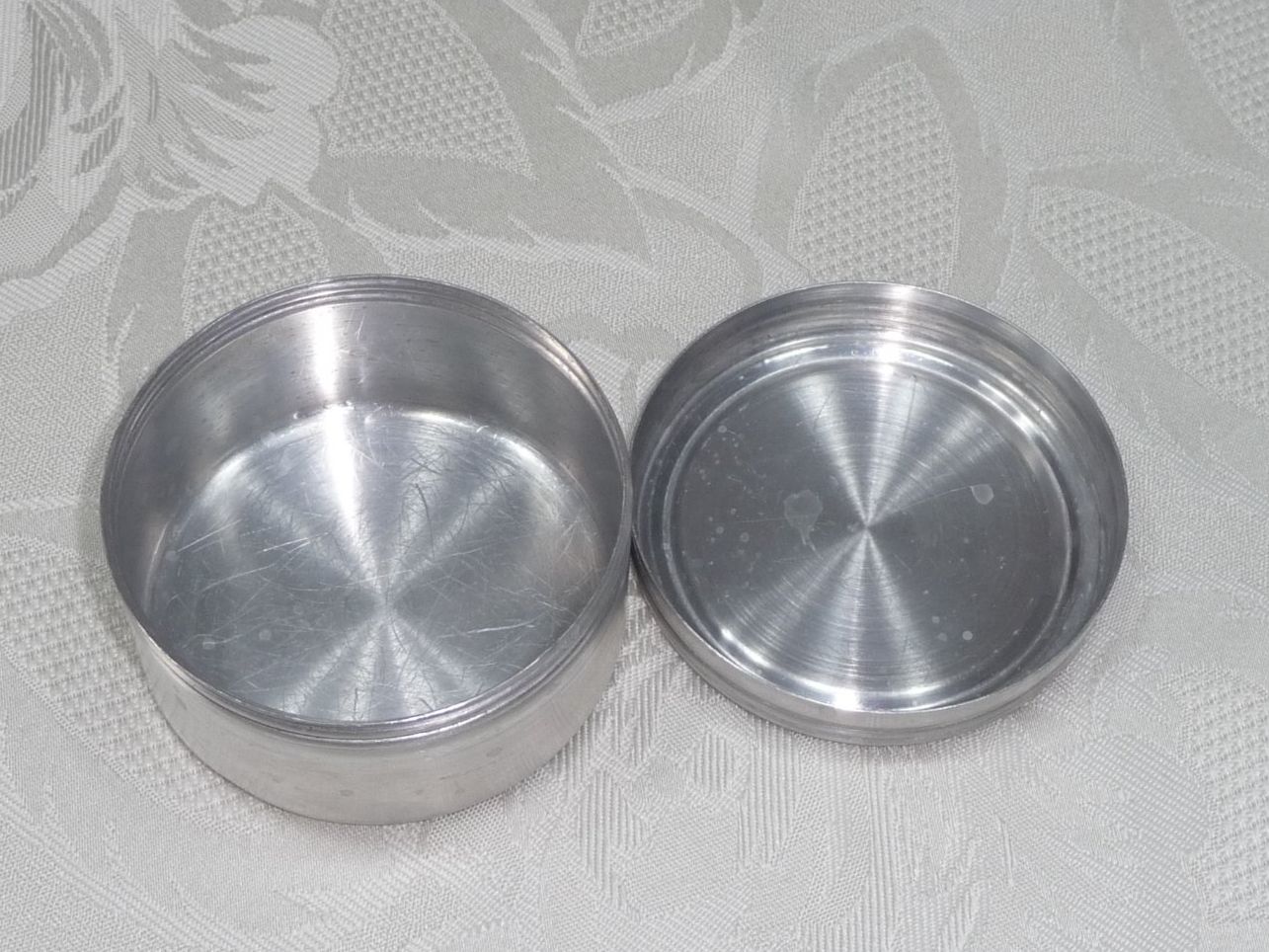 Sonstige Dekorationen & Accessoires: Aluminiumdose - Boîte en aluminium – Gebraucht aus Savagnier von Marderuth