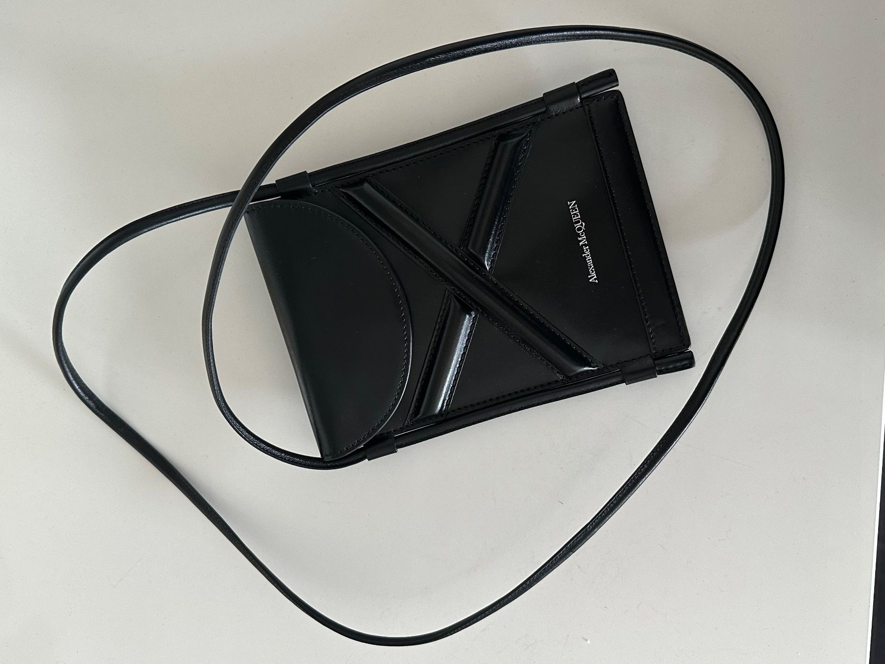 Alexander Mcqueen Borse da donna: Alexander McQueen Micro Shoulder Bag Schwarz Neu – Nuovo (secondo la descrizione) da Basel venduto da Rouge. 8