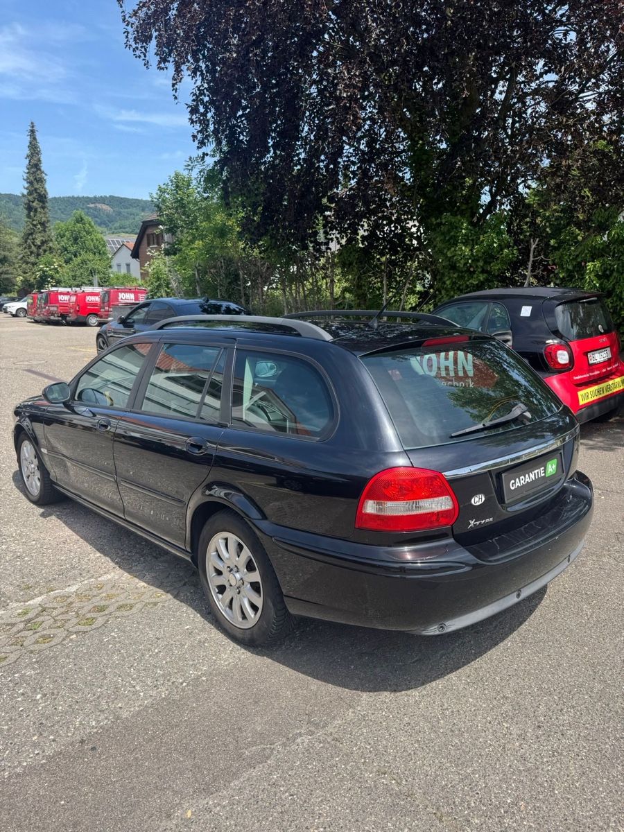 Jaguar Automobili: Jaguar X-Type 2.0D I4 CL – Difettoso da Sissach venduto da transporter16 2