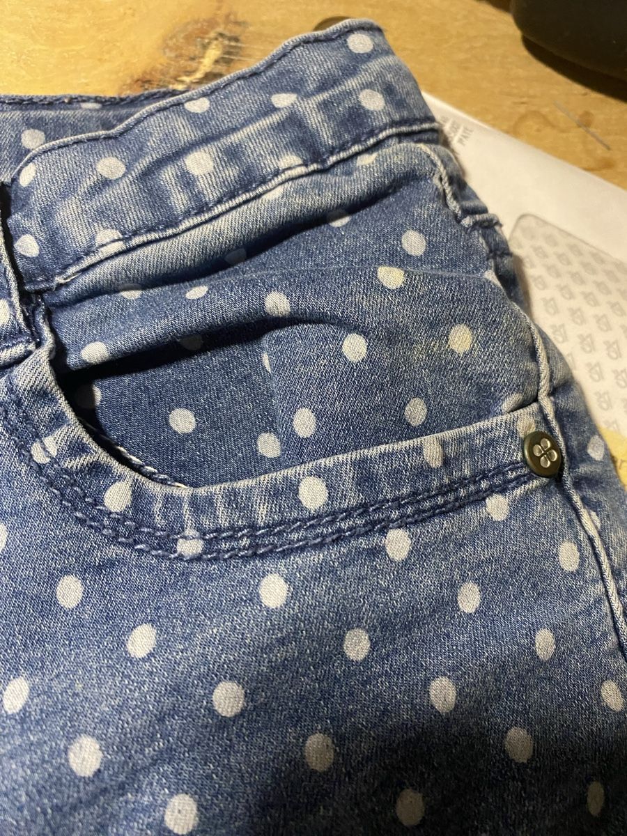 Pantaloni: Short en jean à pois, taille 128 cm – Nuovo (secondo la descrizione) da Denges venduto da val_j8w7 3