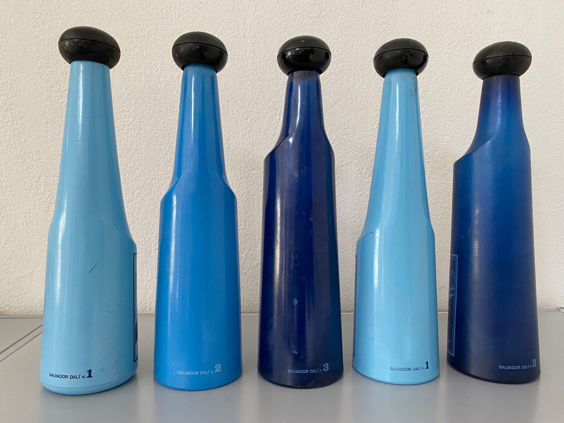 Flaschen: Salvador Dalí Kunst Sammlung Flaschen – Gebraucht aus Olten von sportwelt 2