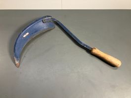 kl. alte Sense ca. 41cm lang / 30cm breit ab 1.-