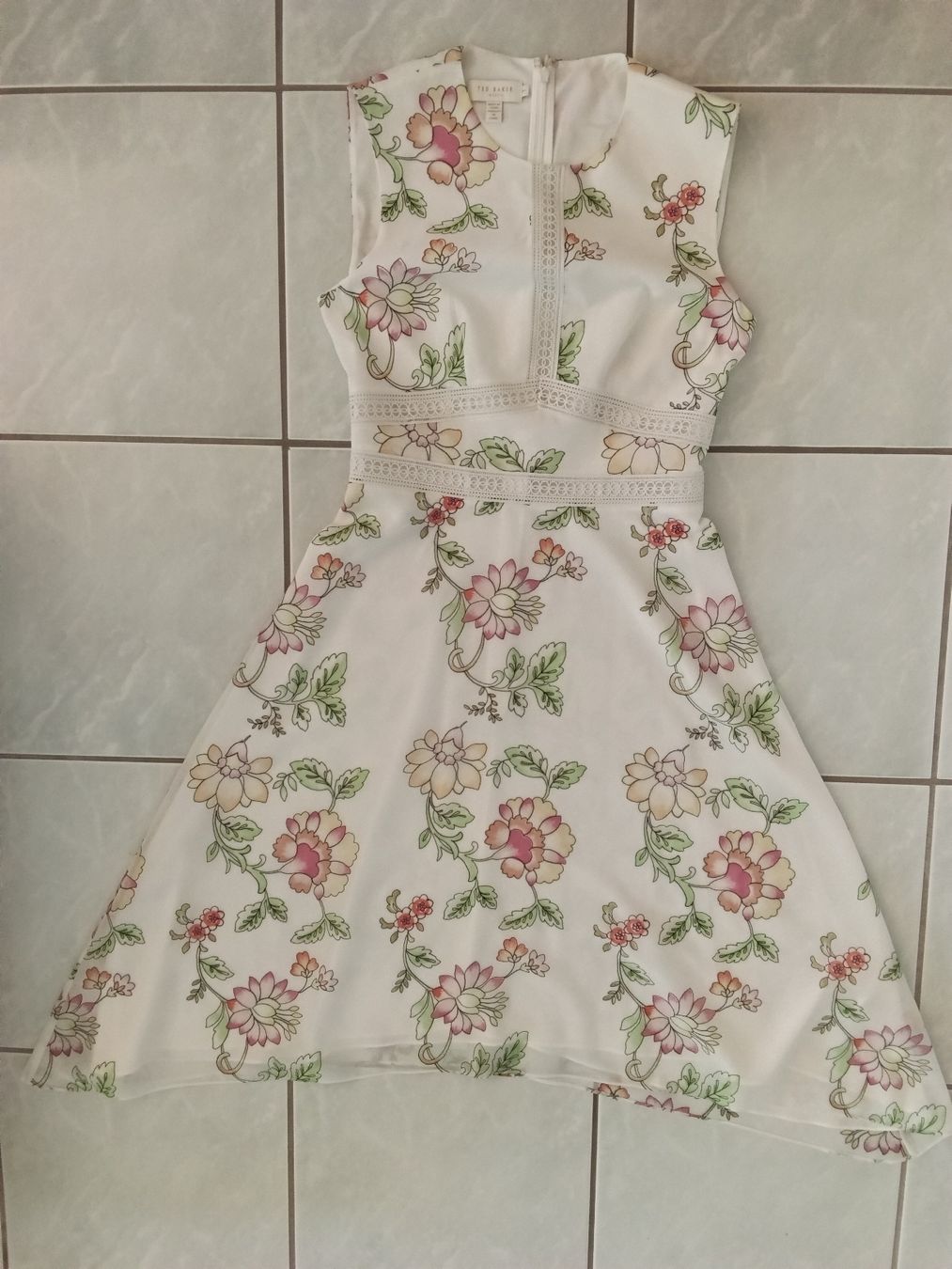 Ted Baker Vestiti: Robe Ted Baker, 1/XS, avec doublure, excellent état, polyest – Usato da Neuchâtel venduto da Virgule50