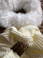 Zwei Haargummis Scrunchies weiss und creme neuwertig