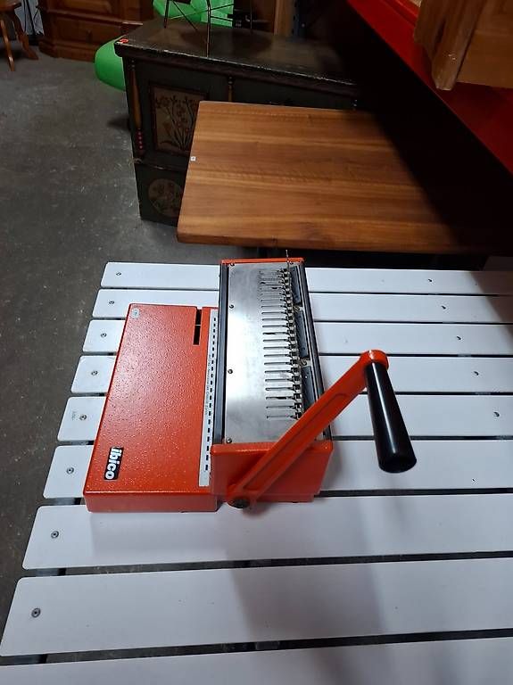 Ibico Macchine rilegatrici: Manuelle Ibico Ringbinder- Plastikbindemaschine Bindegerät – Usato da Mühlehorn venduto da Flohmarkt-Walensee 3