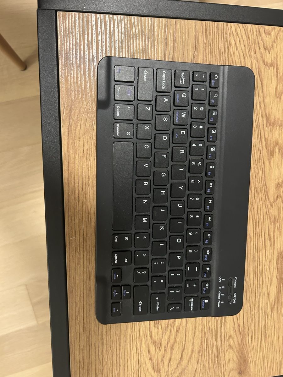 Claviers: Compact Wireless Bluetooth Keyboard Black QWERTY Layout – D'occasion à Zürich par pau_5t7z 1