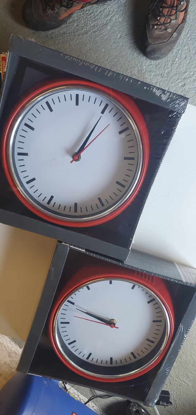 Orologi: Duopack 2 Design Uhren – Nuovo e nell'imballaggio originale da Langnau i. E. venduto da Superseven69