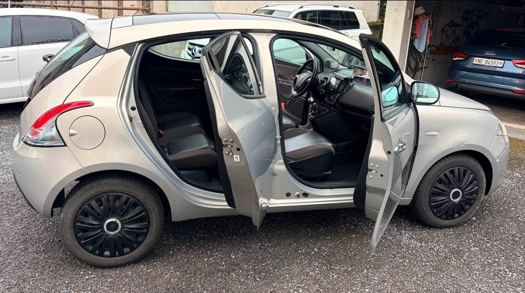 Lancia Automobili: Lancia Ypsilon TwinAir 2012 – Usato da Cornaux NE venduto da Kalou1995 3
