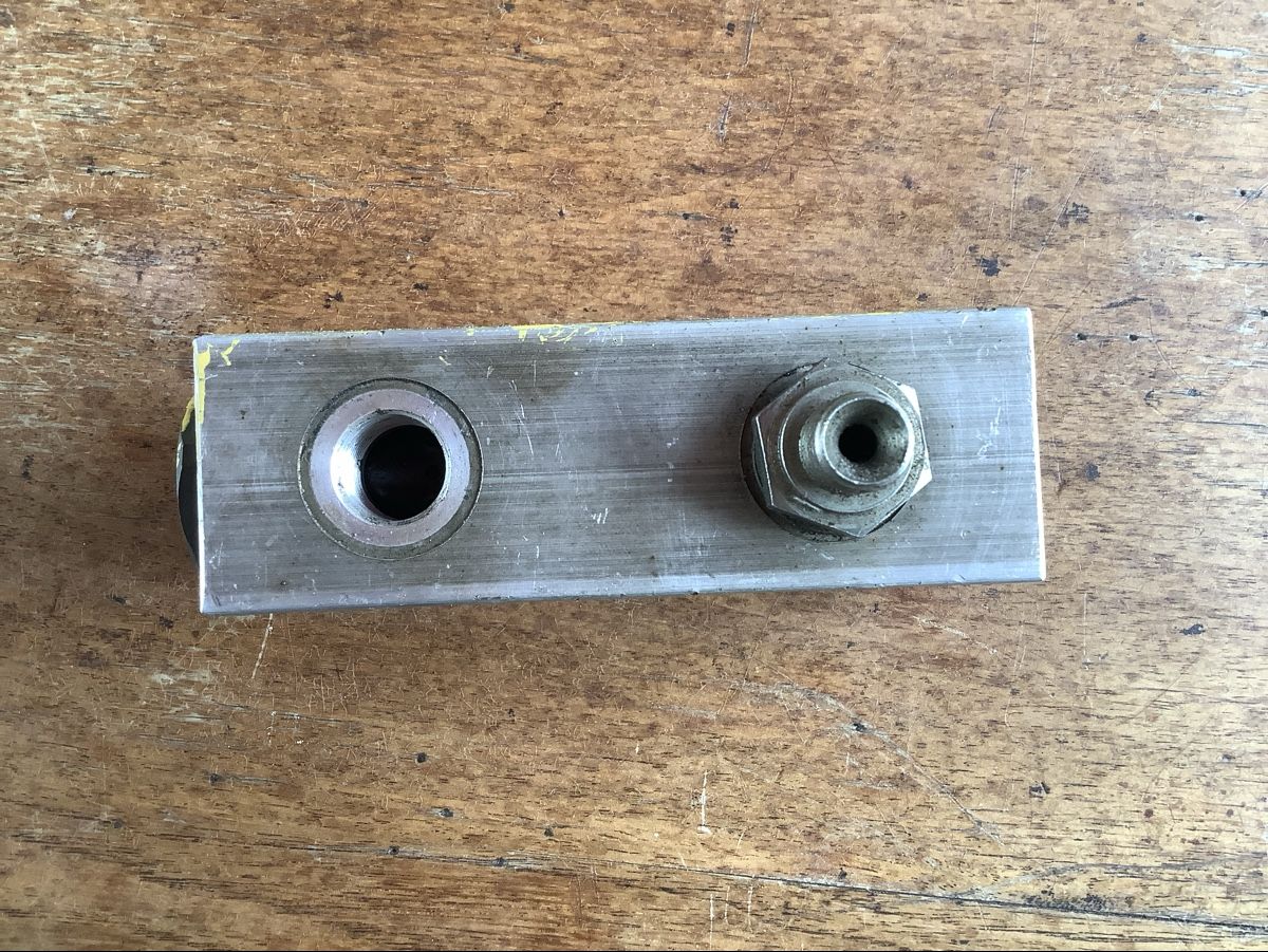 Trattori:  hydraulischer Durchflussteiler  Diviseur de débit  – Usato da charrat venduto da DBblue4 4