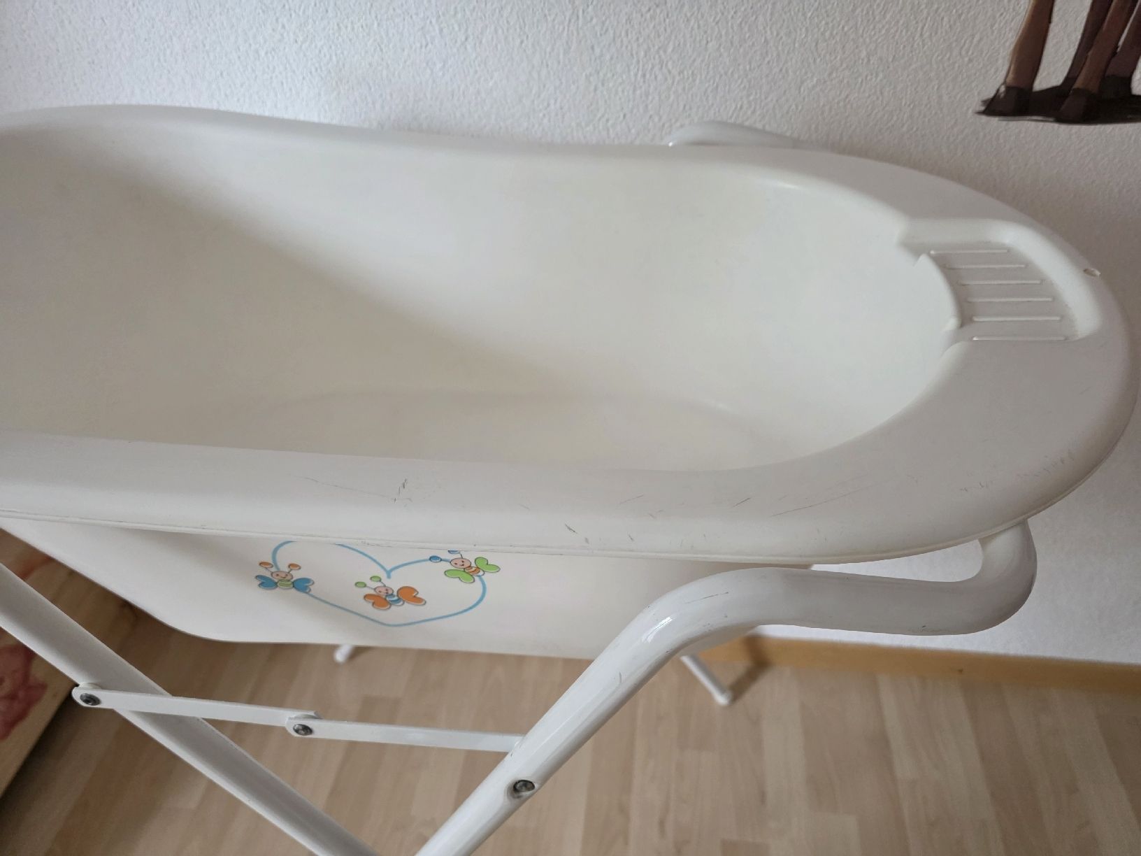 Tout pour le bain: Babybadewanne mit Ständer – D'occasion à Schübelbach par Emilia_01 1