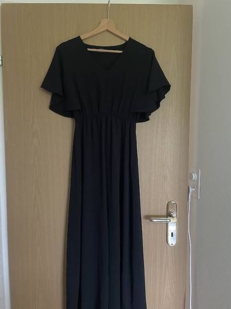 Schwarzes Kleid